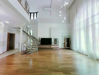Сдается 3-этажный дом, 410 м²