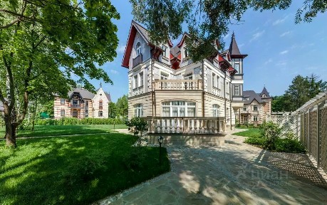 Сдается 3-этажный коттедж, 380 м²