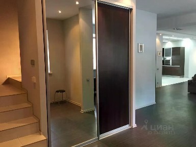 Сдается 3-этажный таунхаус, 245 м²