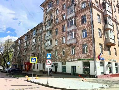 Продается торговая площадь, 242 м²