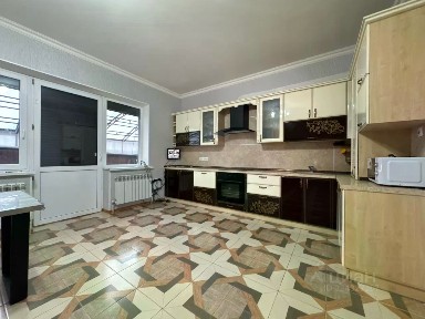 Сдается 2-этажный дом, 154 м²