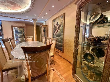 Продается 5-комн. квартира, 210 м²