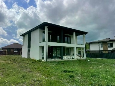 Продается 2-этажный дом, 350 м²
