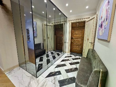 Продается 5-комн. квартира, 232,4 м²