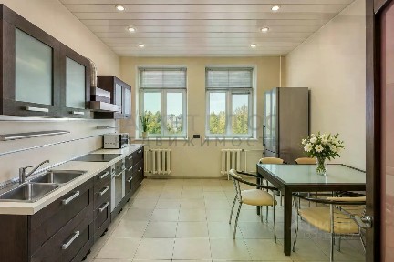 Сдается 4-комн. квартира, 130 м²
