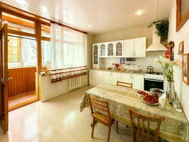 Продается 4-комн. квартира, 114 м²