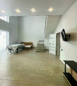 Сдается 2-этажный дом, 200 м²