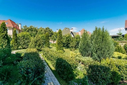 Продается 3-этажный дом, 285 м²