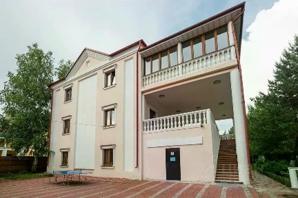 Продается 3-этажный коттедж, 500 м²