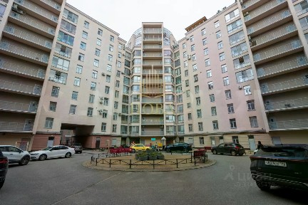 Продаются 5-комн. апартаменты, 230 м²