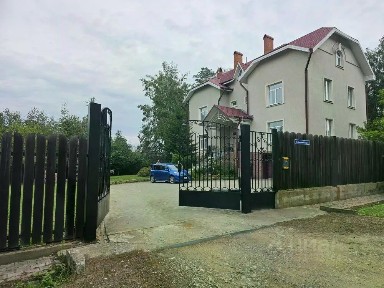 Продается 4-этажный коттедж, 418 м²