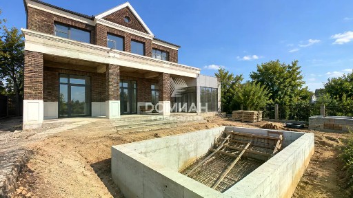 Продается 2-этажный дом, 440 м²