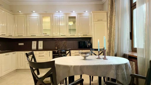 Продается 4-комн. квартира, 219,5 м²