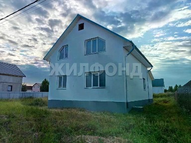 Продается 2-этажный дом, 182 м²