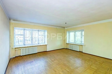 Продается 3-комн. квартира, 221 м²