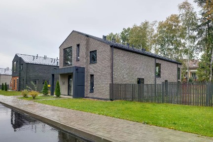Продается 2-этажный коттедж, 256 м²