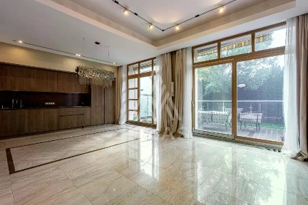 Продается 2-этажный таунхаус, 291 м²