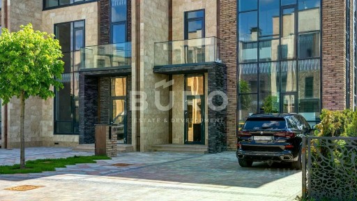 Продается 3-этажный таунхаус, 289 м²