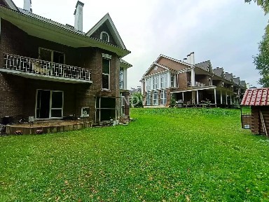 Продается 3-этажный таунхаус, 266,1 м²