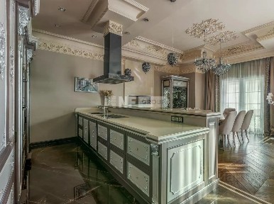 Продается 3-этажный таунхаус, 480 м²