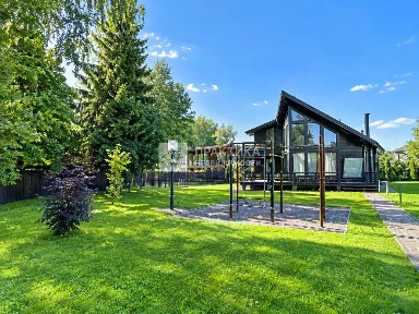 Продается 2-этажный дом, 370 м²