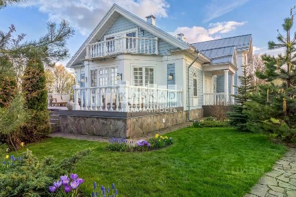 Продается 2-этажный дом, 400 м²