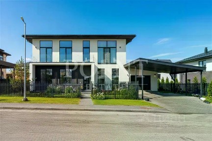 Продается 2-этажный коттедж, 290 м²