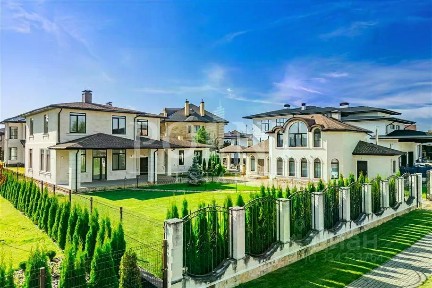 Продается 2-этажный коттедж, 400 м²
