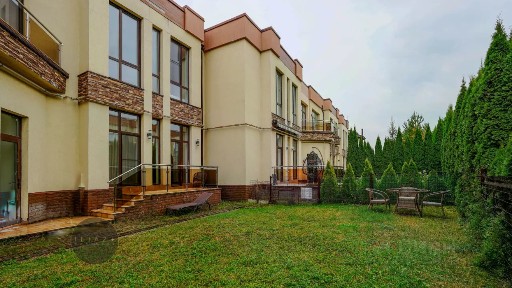 Продается 2-этажный таунхаус, 220 м²