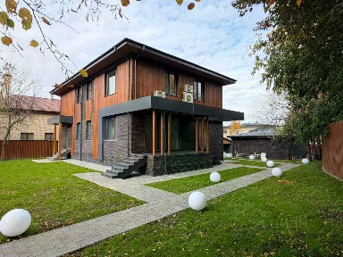 Продается 2-этажный коттедж, 300 м²