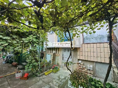 Продается 1/2 часть дома, 100 м²