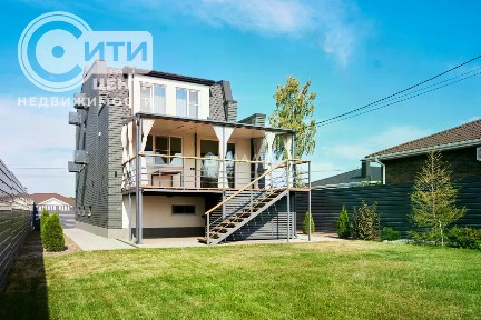 Продается 3-этажный дом, 230 м²