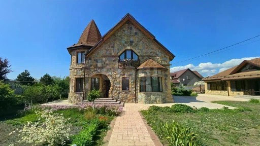 Продается 2-этажный дом, 260 м²