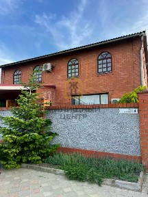 Продается 2-этажный дом, 300 м²