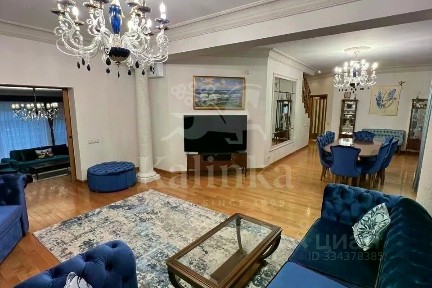 Сдается 2-этажный дом, 376 м²