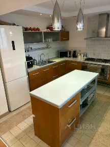 Продается 4-комн. квартира, 173 м²