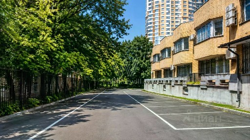 Сдается здание, 1 497 м²