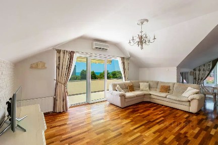 Продается 3-комн. квартира, 195,3 м²