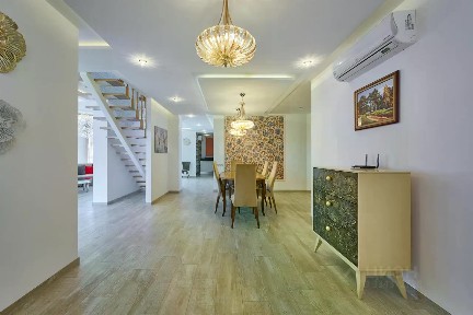 Продается квартира свободной планировки, 224 м²