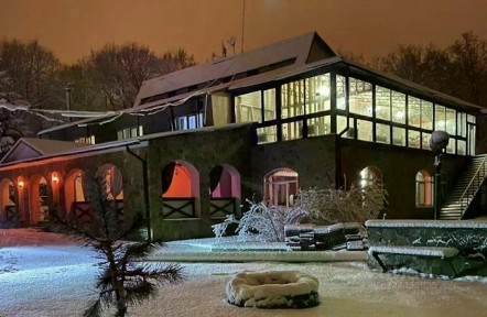 Сдается 2-этажный дом, 585 м²