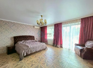Продается 3-комн. квартира, 181,2 м²