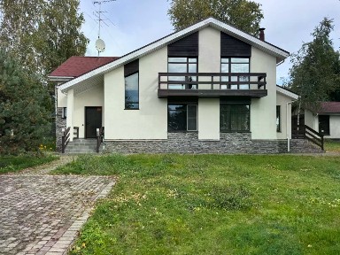 Сдается 2-этажный дом, 210 м²
