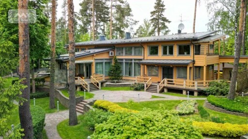 Сдается 2-этажный дом, 472 м²