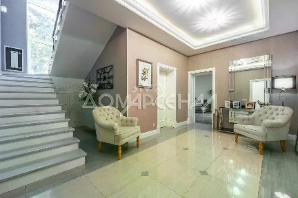 Продается 3-этажный дом, 400 м²