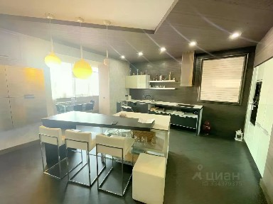 Сдается 4-комн. квартира, 159 м²