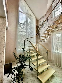Сдается 3-этажный коттедж, 260 м²