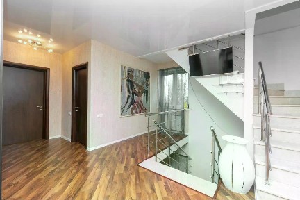 Продается 3-этажный дом, 259,5 м²