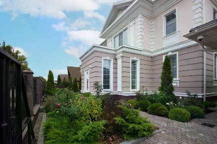 Продается 2-этажный коттедж, 427 м²