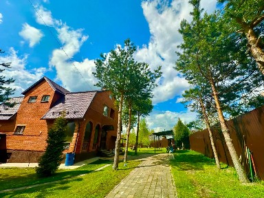 Продается 3-этажный дом, 300 м²