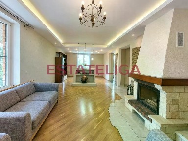 Продается 2-этажный дом, 336 м²